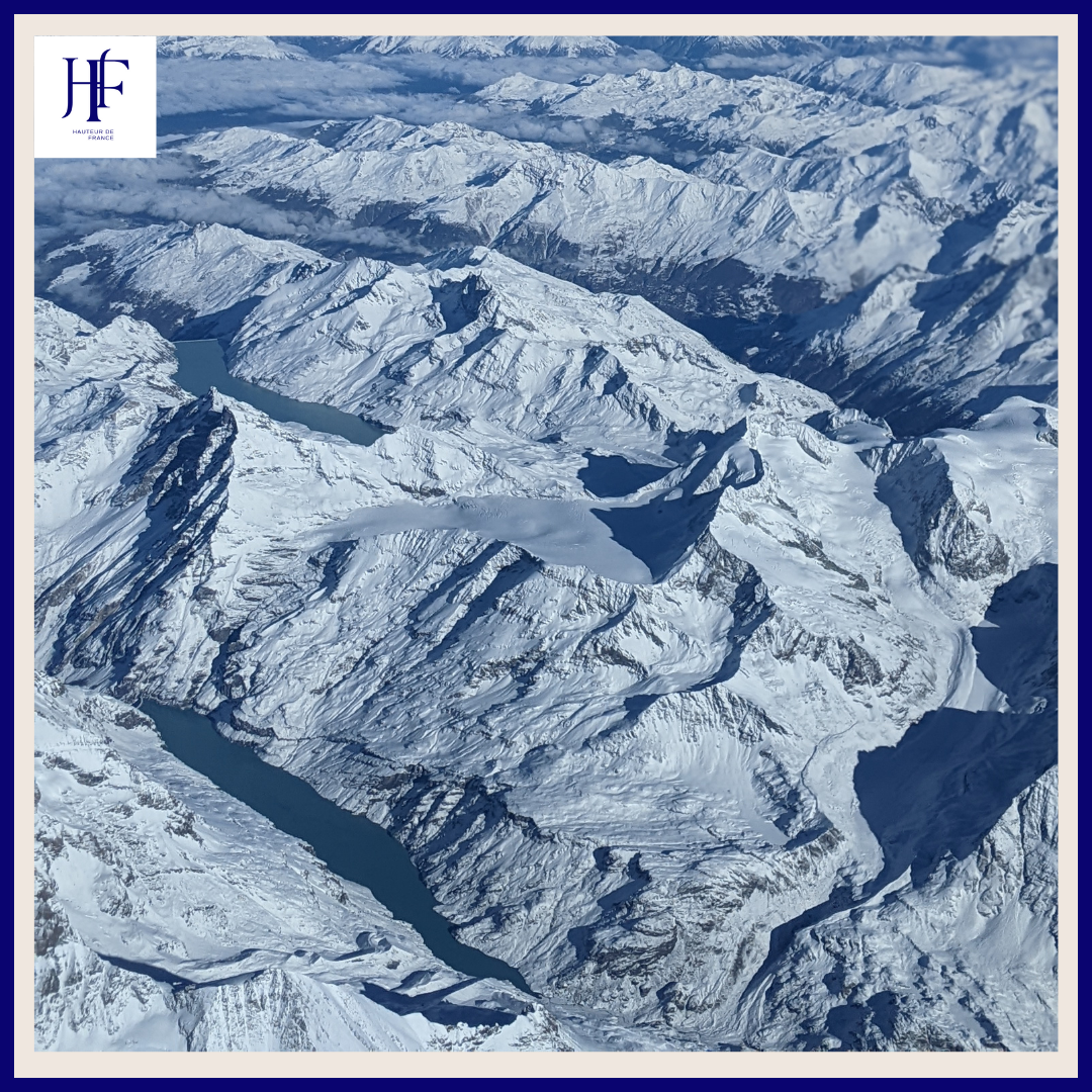 Photographie aerienne des Alpes enneigees